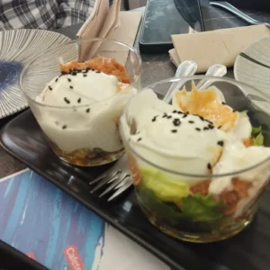 2-helados-en-vasos-de-crital.webp