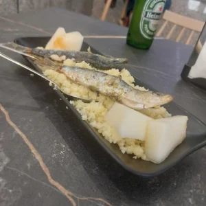 migas-con-sardinas-y-melon.webp