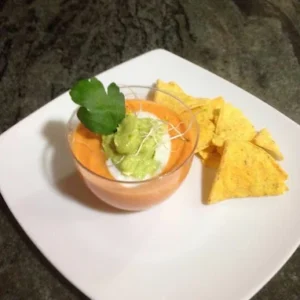 nachos-con-salmorejo-y-huevo.webp
